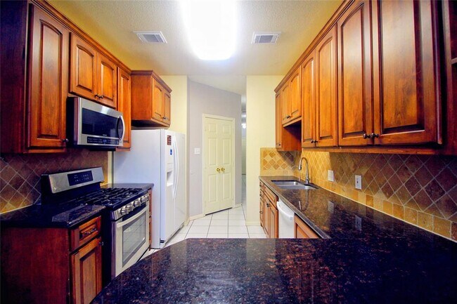 Building Photo - 17175 Beaver Springs Dr