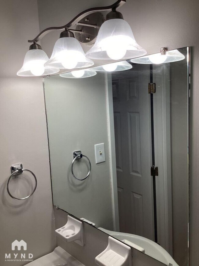 Foto del edificio - 8684 Chestnut Ln