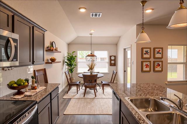 Foto del edificio - 3929 Dickinson Ave