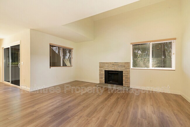 Building Photo - 391 N Melrose Dr