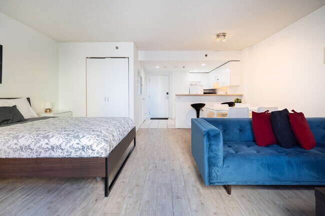 Building Photo - 1121 Rue De Bullion