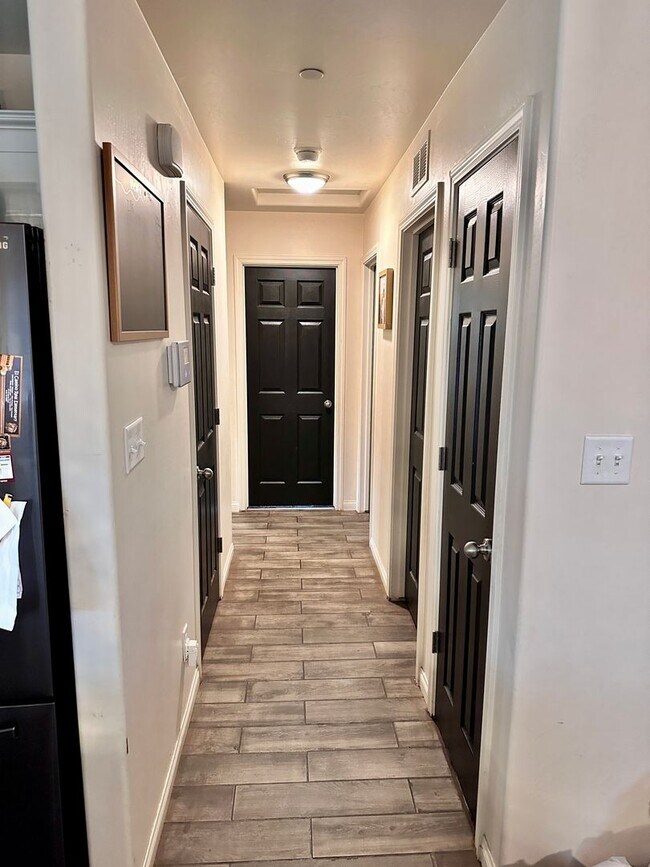 Foto del edificio - TENANT OCCUPIED - Beautiful 3 Bedroom 2 Ba...
