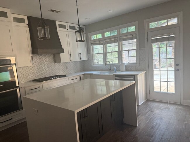 Building Photo - 3540 Renaissance Cir