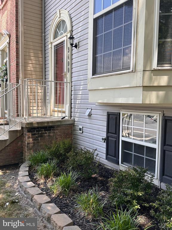 Foto del edificio - 9400 Birchwood Ct W