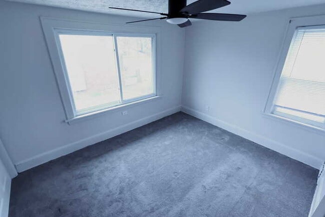 Foto del edificio - 165 Colony Crescent