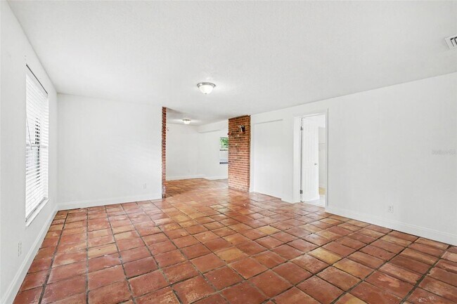Building Photo - 913 Lytle St SW