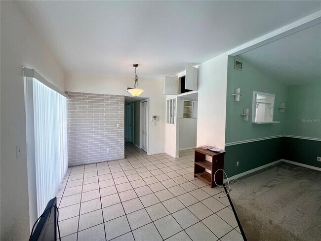 Building Photo - 2026 Burlington Ave N