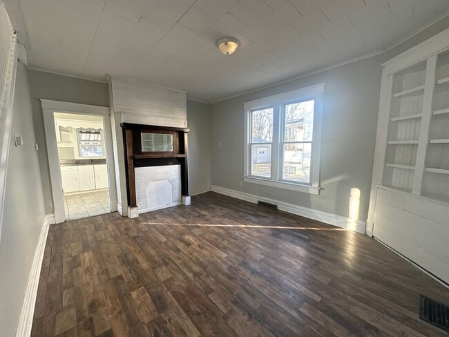 Building Photo - 422 Uber St