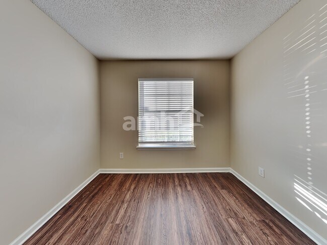 Building Photo - 11107 Apple Blossom Trail E