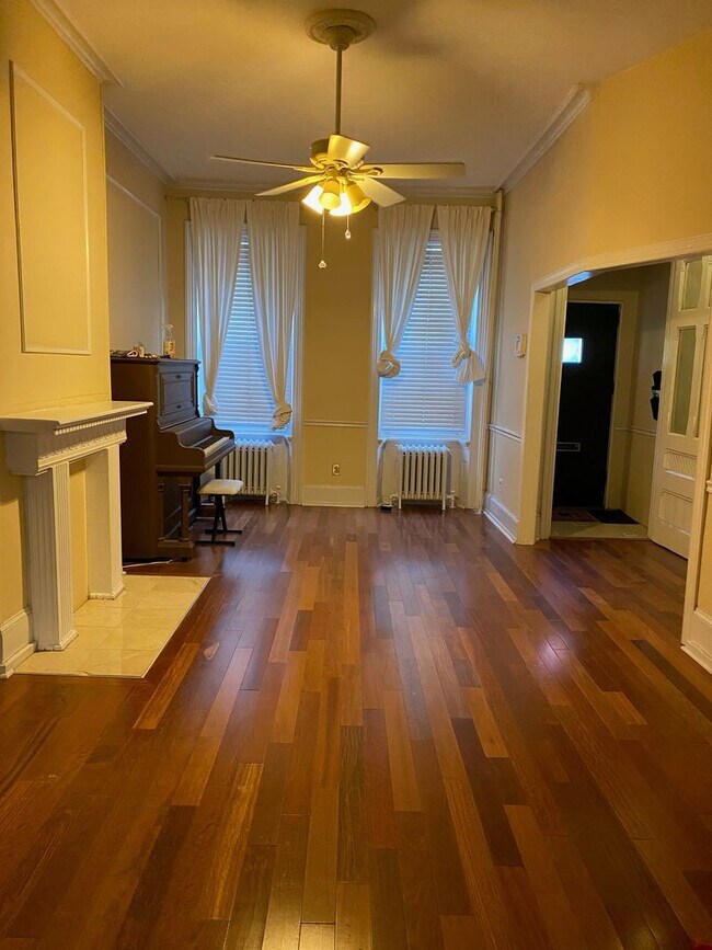 Foto del edificio - Beautiful 3-Bedroom Townhouse in South Phi...