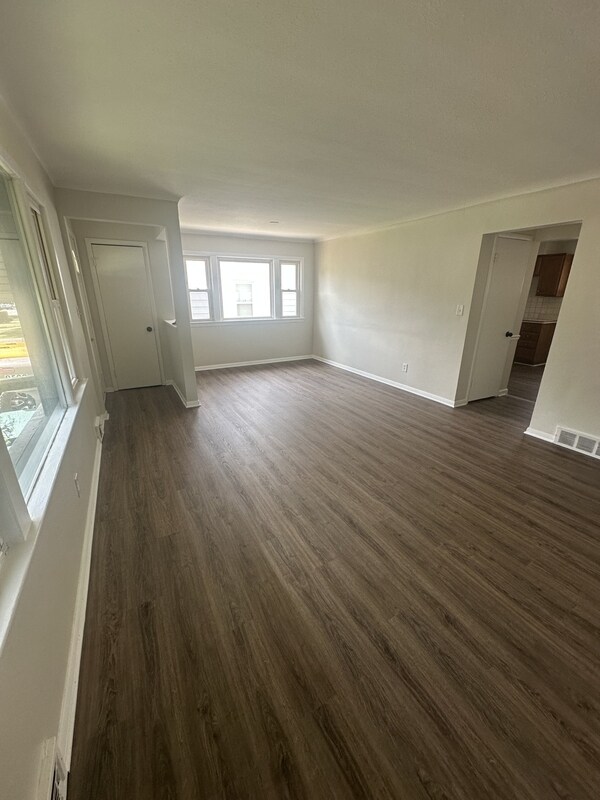 Foto del edificio - 9509 Alexander Rd