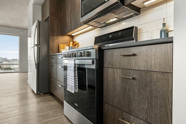 Building Photo - Byline