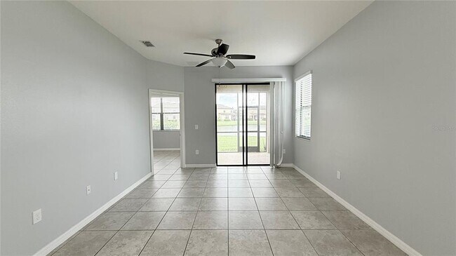 Foto del edificio - 2449 Seven Oaks Dr