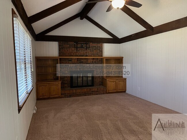 Building Photo - Raised Ranch in Staley