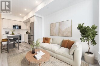 Building Photo - 15 Wellington St S