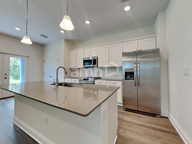 Building Photo - 27170 St Andrews Ave