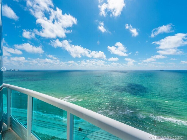 Foto del edificio - 5025 Collins Ave