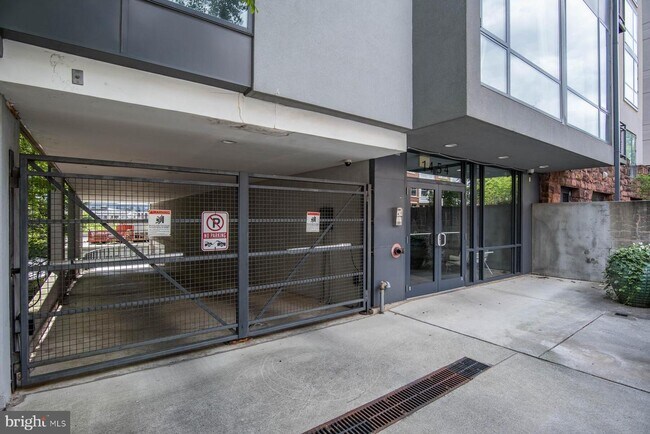 Building Photo - 1454 Belmont St NW