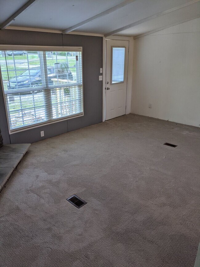 Building Photo - For Lease - 3 Bed, 2 Bath, 1000sqft - Leba...