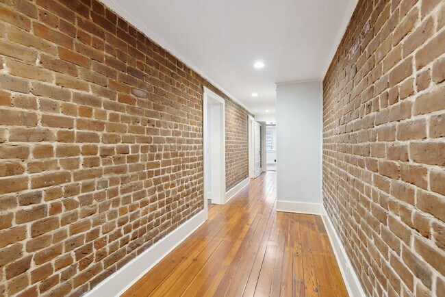Building Photo - 1 br, 1 bath House - 121 1/2 West Gaston S...