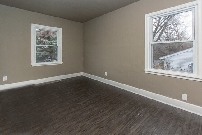 Foto del edificio - 4 Bedroom 1.5 Bath in Gray Woods Area