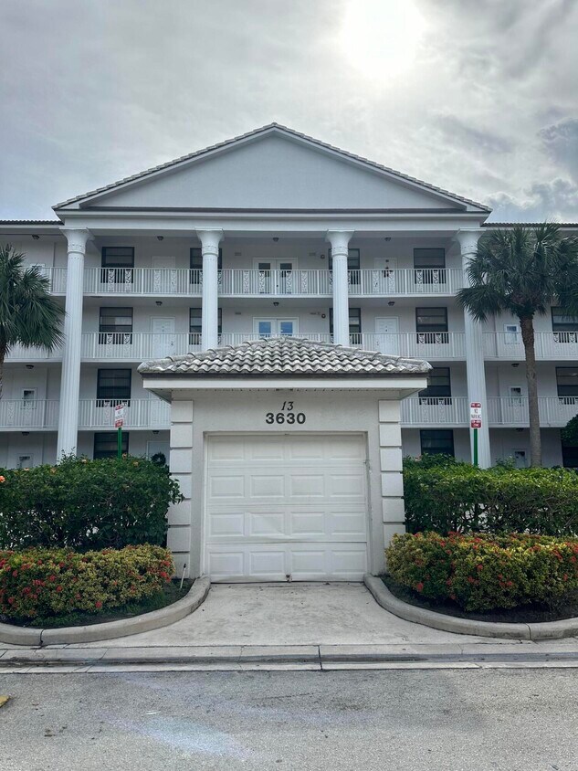 3630 Whitehall Dr Unit 205, West Palm Beach, FL 33401 Condo for Rent