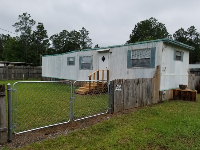 Building Photo - 41 Thicket Rd