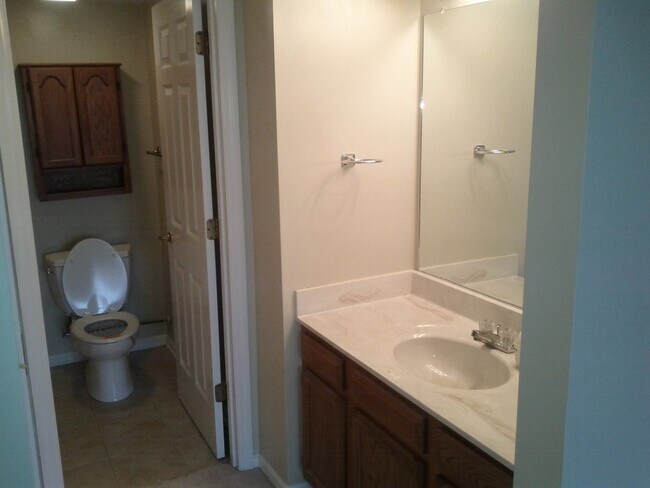 Building Photo - 9640 Crosley Farm Dr