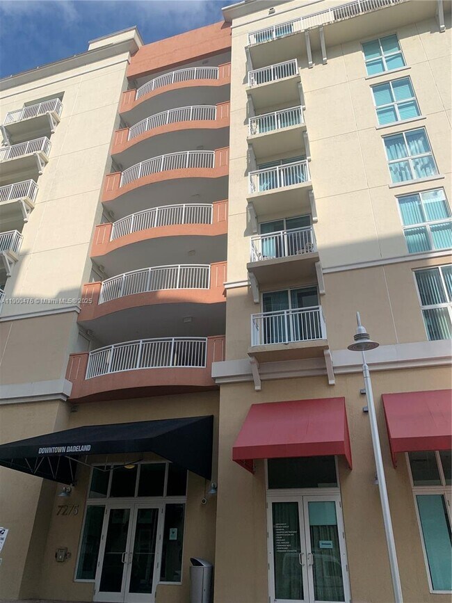 Foto del edificio - 7275 SW 90th St