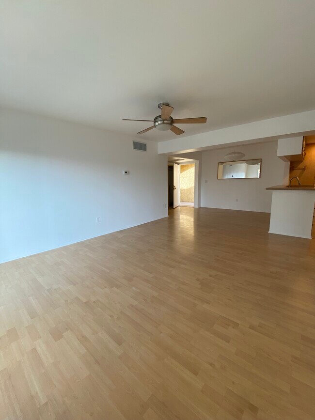 Building Photo - 5257 Radford Ave