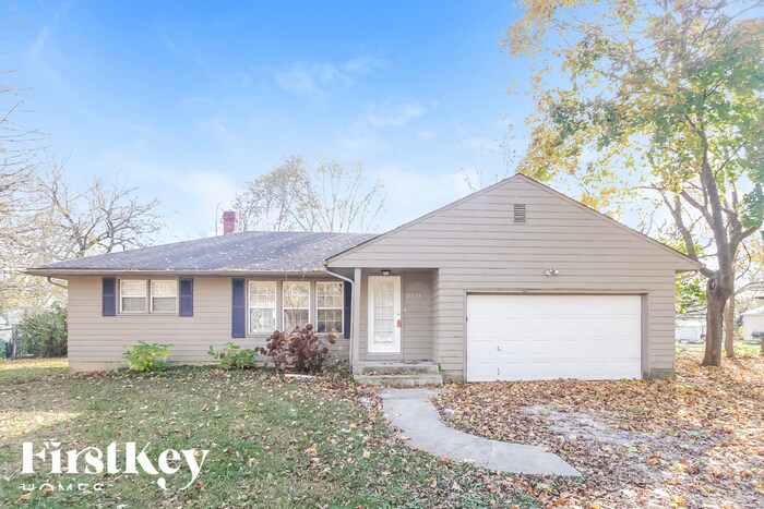 Primary Photo - 2113 Mayfair Dr