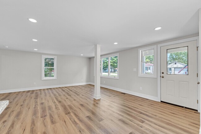 Foto del edificio - 9045 Hillcrest Dr