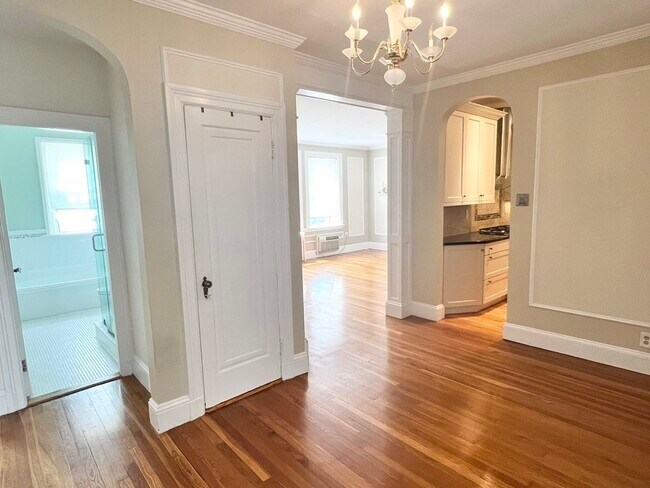 Building Photo - 325 Tappan St
