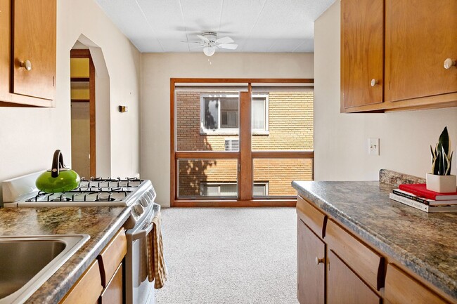 Foto del edificio - Charming 1 bedroom Condo Available Now!