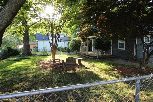 Building Photo - 880 Kirkwood Ave SE