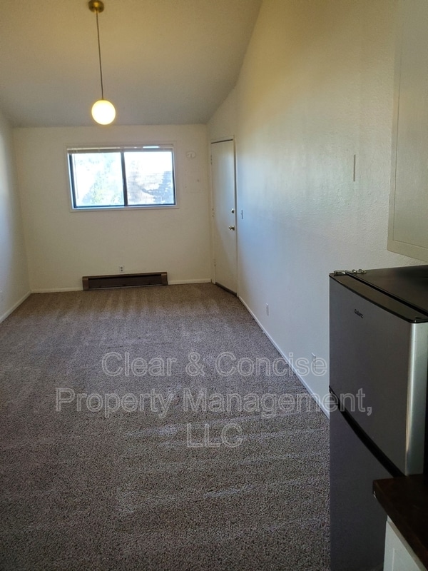 Building Photo - 411 W 15th Ave