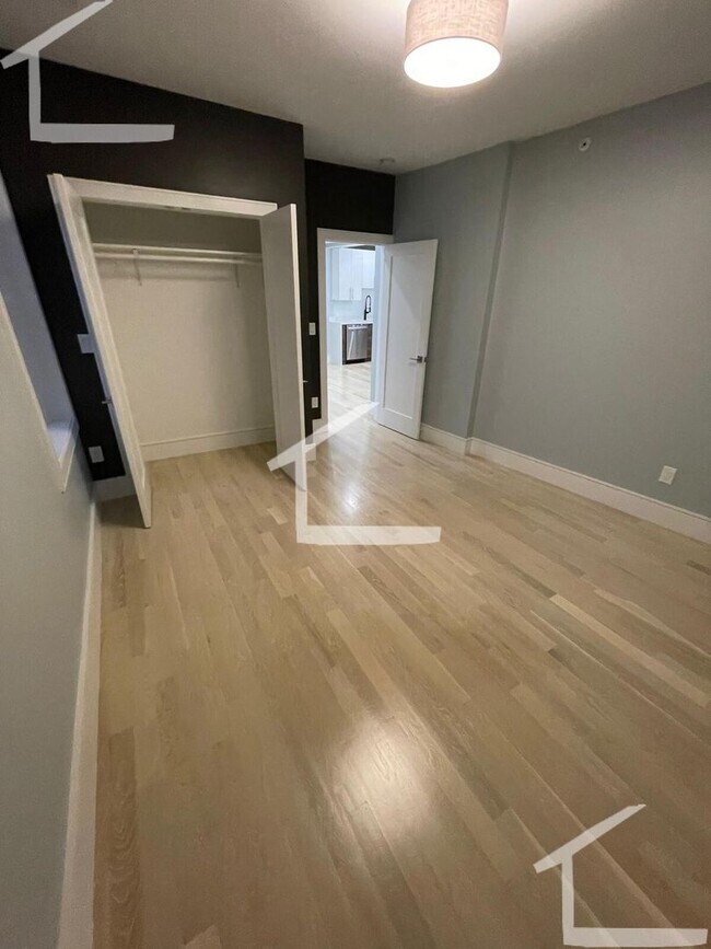 Building Photo - HOT BROOKLINE LISTING!!!!!