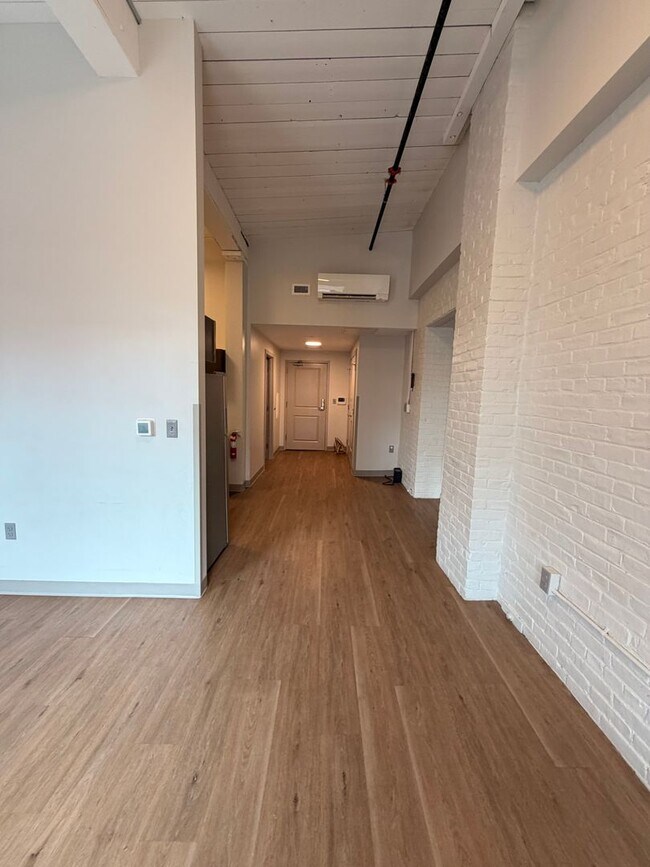 Foto del edificio - Dewitt Block, Rare 2 Bed/1 Bath Apartment Available Immediately - $1,866 - ALL UTILITIES INCLUDED