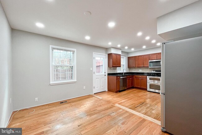 Building Photo - 3225 Viscount Ct