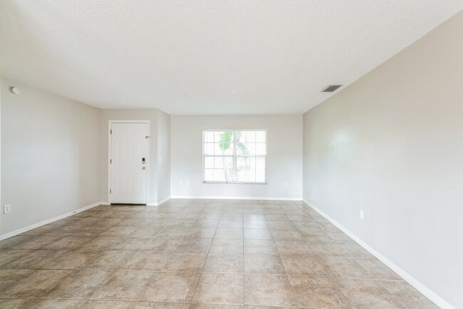 Foto del edificio - 634 Hemlock Ln