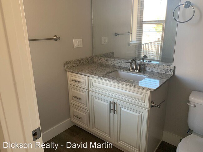Building Photo - 2 br, 2.5 bath House - 700 Bluffs Court #101