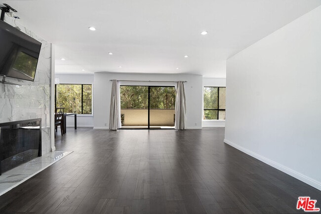 Foto del edificio - 853 Le Doux Rd