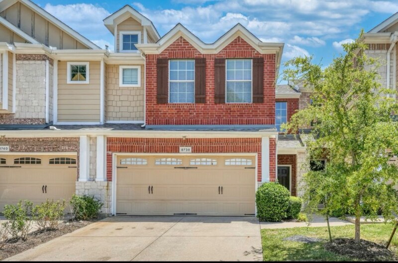 Foto principal - 8738 Manhattan Ave