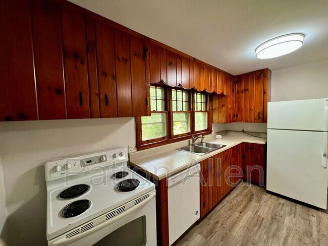 Building Photo - 29 Evergreen Ave