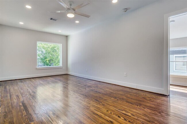 Building Photo - 2221 Rosewood St