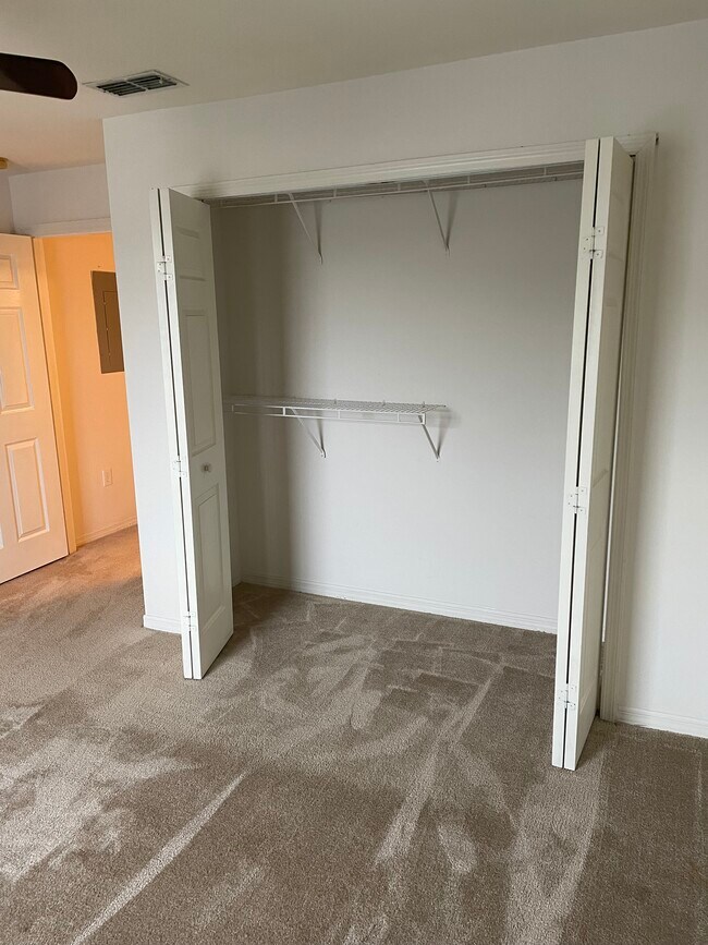 Foto del edificio - 5455 Vineland Rd