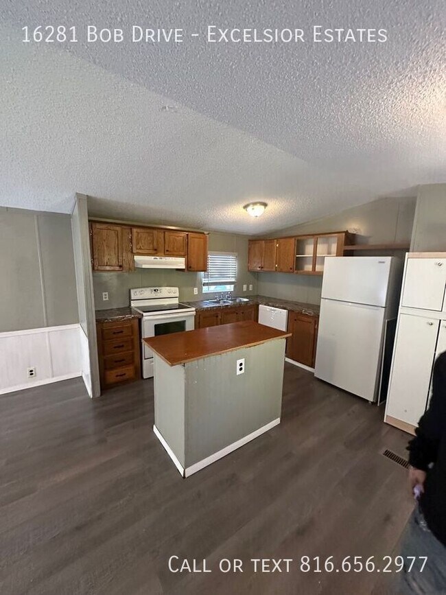 Foto del edificio - 16281 Bob Dr