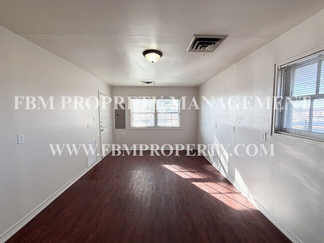 Foto del edificio - 2200 Country Club Rd