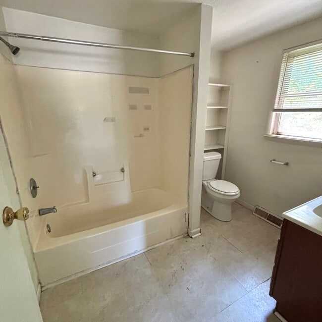 Building Photo - 3515 Bergman Ave