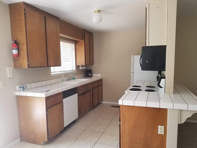 brand new stainless fridge with dishwasher - 2923 Lakewood Cir